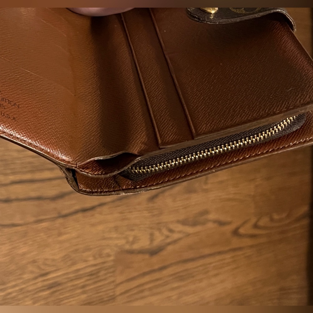EUC • Louis Vuitton • Porte Papier Zippe Bifold Wallet - Picture 4 of 11